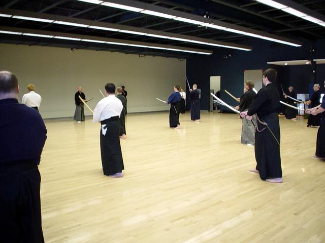 Picture (gal/Iaido/Seminars/Tameshigiri_Seminar_2003_with_Bob_Elder/dsc00172.jpg)