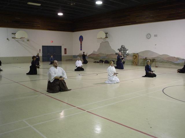 Picture (gal/Iaido/Seminars/Tateyama_2003_Seminar_with_Kikkawa_and_Hatakenaka_sensei/dsc00747.jpg)