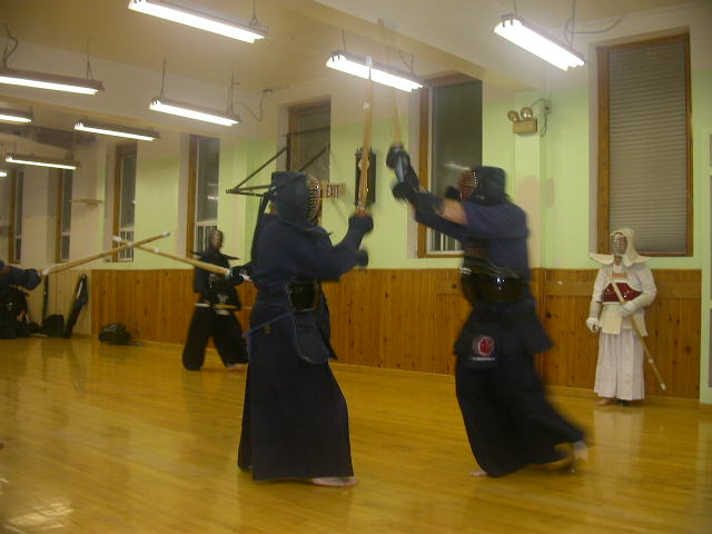 Picture (gal/Kendo/Seminars/2004_-_Visit_of_Ohmi_Sensei_6_dan/DSCN1480.JPG)