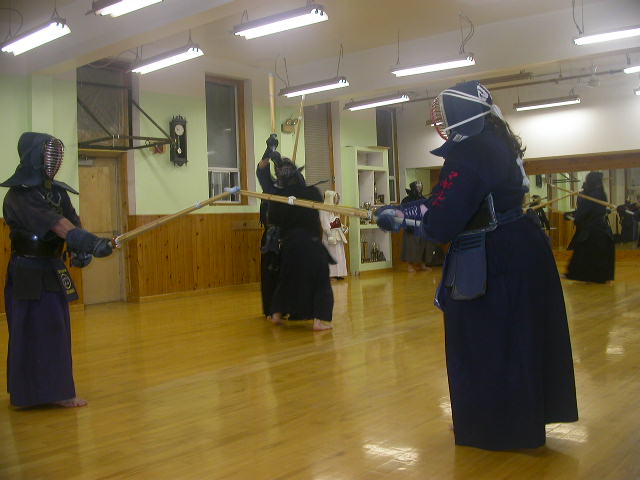 Picture (gal/Kendo/Seminars/2004_-_Visit_of_Ohmi_Sensei_6_dan/DSCN1481.JPG)