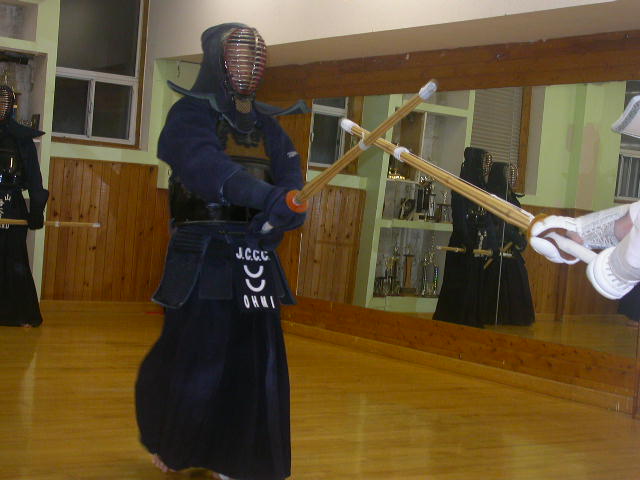Picture (gal/Kendo/Seminars/2004_-_Visit_of_Ohmi_Sensei_6_dan/DSCN1484.JPG)
