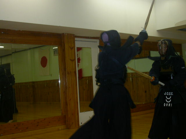 Picture (gal/Kendo/Seminars/2004_-_Visit_of_Ohmi_Sensei_6_dan/DSCN1491.JPG)