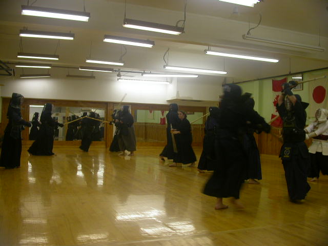 Picture (gal/Kendo/Seminars/2004_-_Visit_of_Yoshikai_Sensei_6_dan/DSCN1281.JPG)
