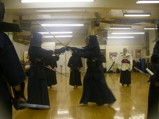 Picture (gal/Kendo/Seminars/2004_-_Visit_of_Yoshikai_Sensei_6_dan/DSCN1301.JPG)