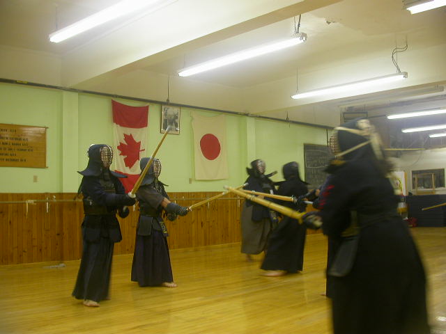 Picture (gal/Kendo/Seminars/2004_-_Visit_of_Yoshikai_Sensei_6_dan/DSCN1312.JPG)