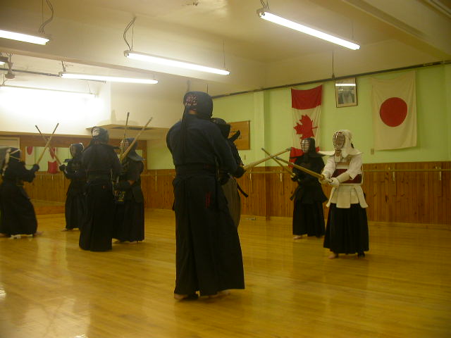 Picture (gal/Kendo/Seminars/2004_-_Visit_of_Yoshikai_Sensei_6_dan/DSCN1315.JPG)